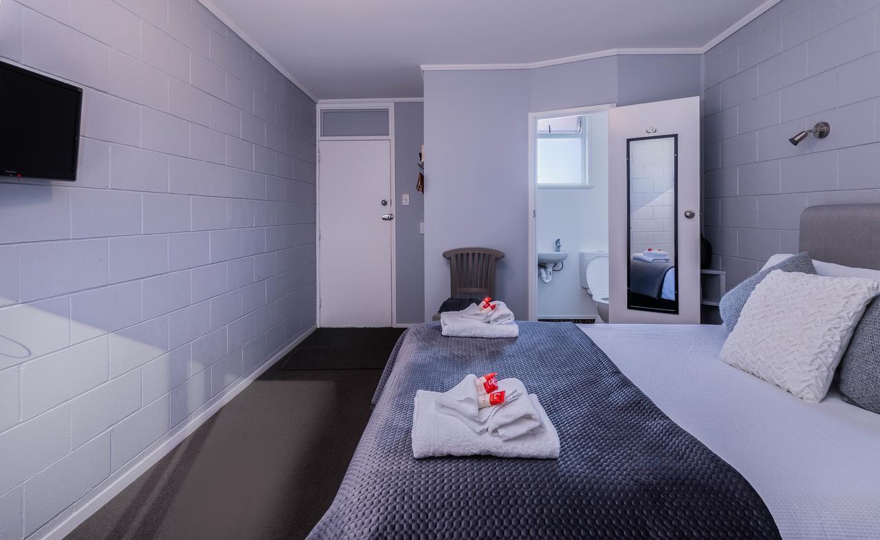 Waihi Beach Hotel Экстерьер фото