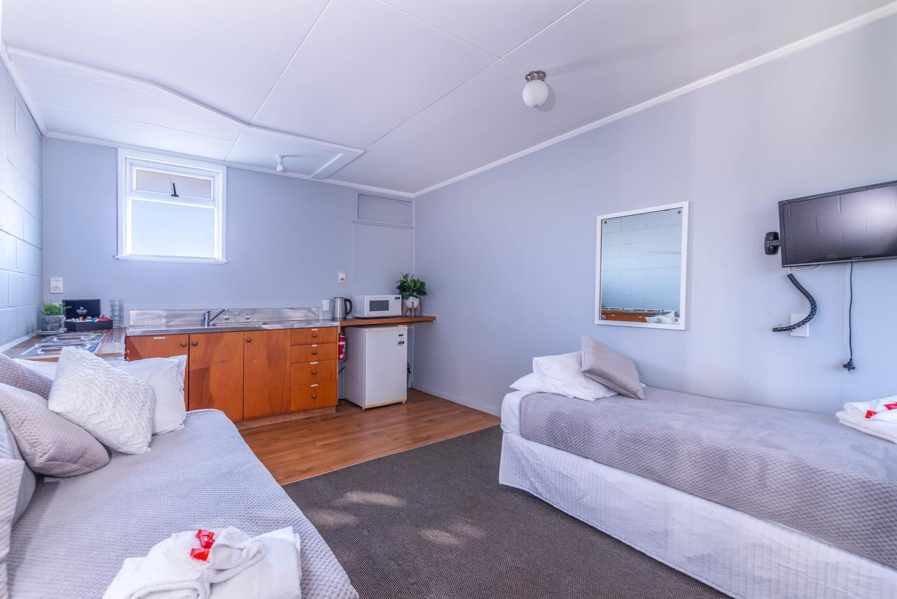 Waihi Beach Hotel Экстерьер фото